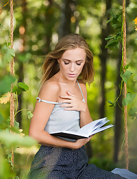 Aislin nude in erotic SUASE gallery 