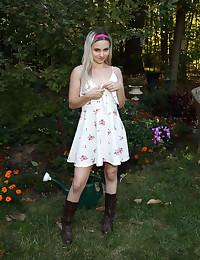 BLOSSOMING with Aria Amore