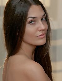 Vanda displays her best assets in very best angle possible.